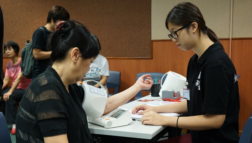 Year 2 Health Care student in charge of pre-fitness test briefing and risk assessment screening